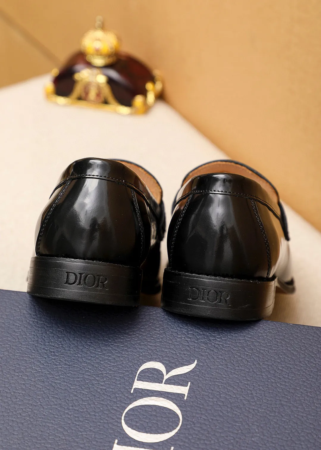 Men's shoes 💰480 💐 Product trademark: Dior "Dior" casual leather shoes Regular size: 39-44 (45🉑️customized) Product materials: Selected Italian imported first-layer beaded cowhide upper + classic hardware buckle, imported water-dyed 🐂 cowhide lining. Strong three-dimensional visual effect, original outsole color: 1⃣️color optional